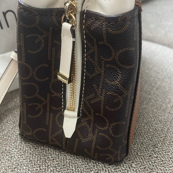 NWOT Calvin Klein Signature Crossbody Shoulder Bag - Picture 6 of 15